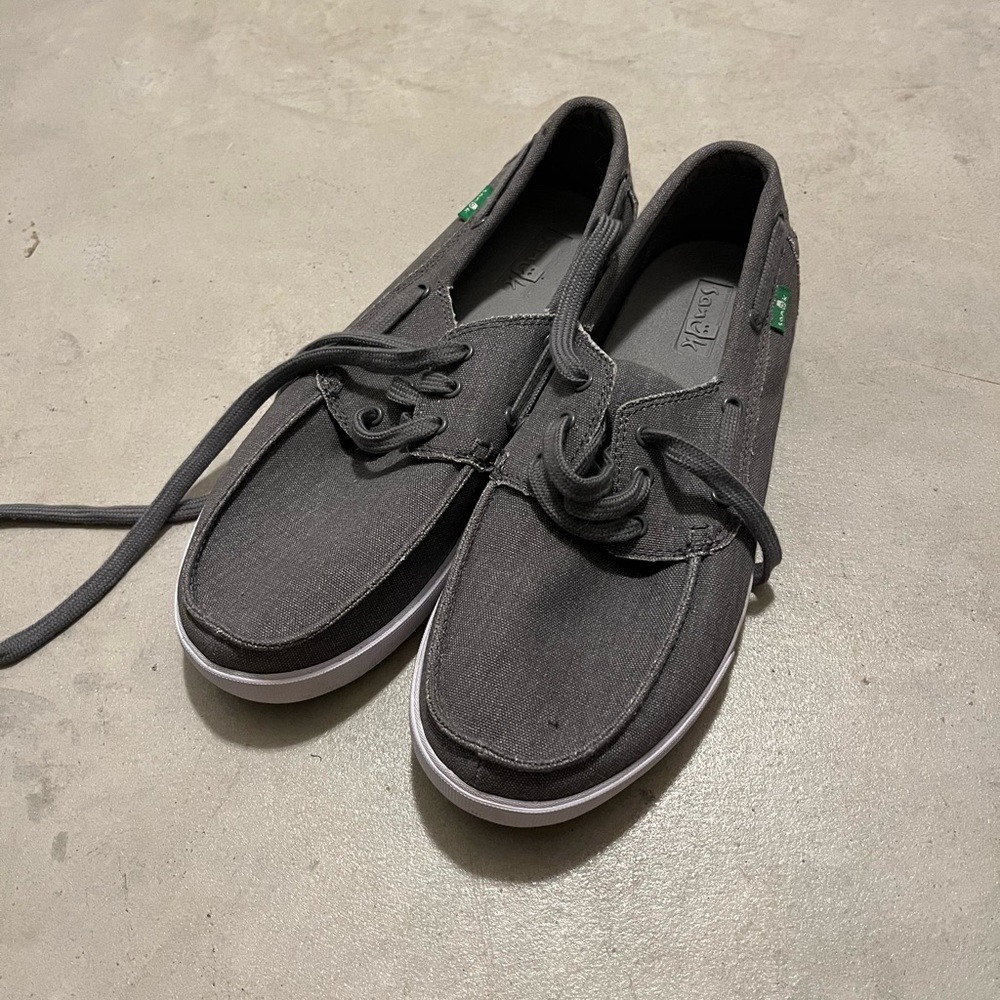 Sanuk boat shoes size 8.5